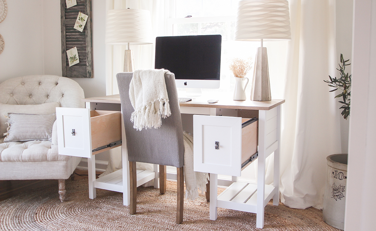 Traditional Office Cottage Road Desk and Chair